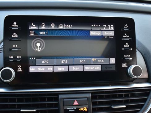 Used 2018 Honda Accord Touring image 37