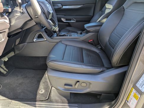 New 2025 Ford Ranger Lariat w/ FX4 Off-Road Package image 11