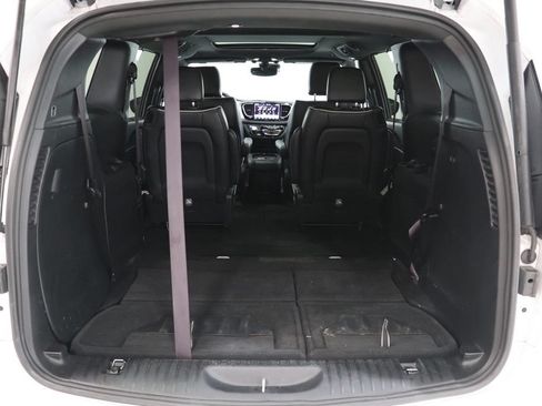 Used 2025 Chrysler Pacifica Limited FWD image 36
