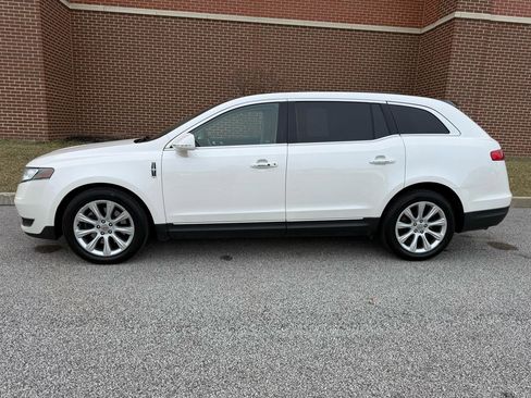Used 2016 Lincoln MKT AWD image 8