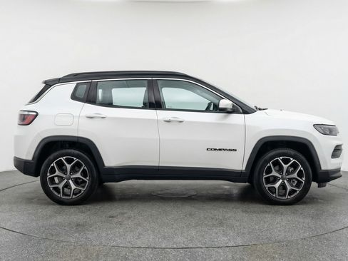 Used 2025 Jeep Compass Limited AWD/4WD image 11