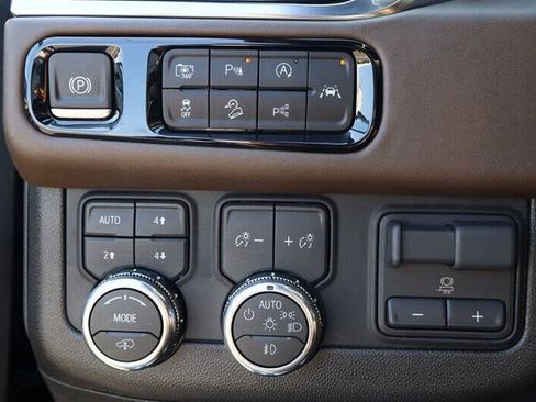 Used 2026 GMC Yukon Denali Ultimate AWD/4WD image 19