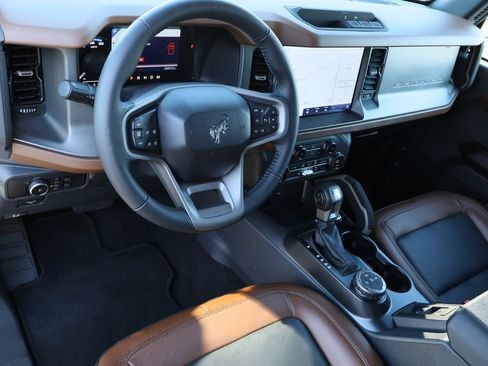 Used 2024 Ford Bronco Outer Banks image 11