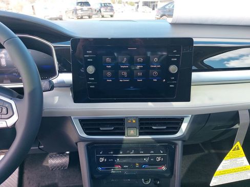 New 2026 Volkswagen Taos SE image 16