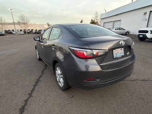 Used 2018 Toyota Yaris iA image 3