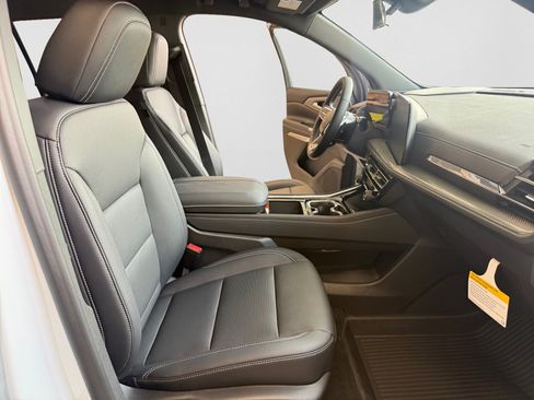 New 2027 Chevrolet Traverse LT w/ Midnight/Sport Edition FWD image 13