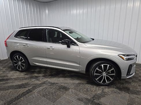 Used 2023 Volvo XC60 B5 Plus image 1