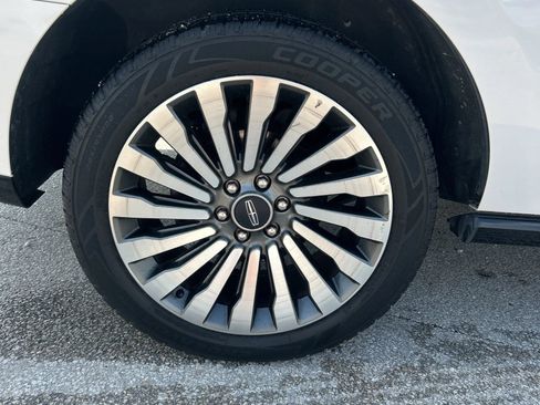Used 2018 Lincoln Navigator Reserve AWD/4WD image 10