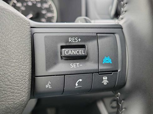 Used 2025 Nissan Rogue SV AWD/4WD image 23