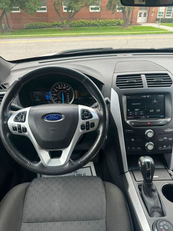 Used 2014 Ford Explorer XLT w/ Equipment Group 201A AWD/4WD image 26