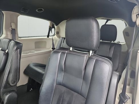 Used 2017 Dodge Grand Caravan SXT FWD image 17