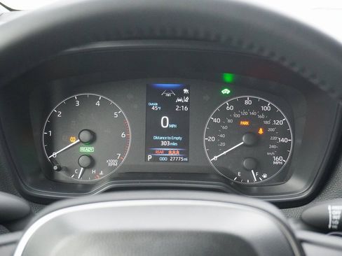 Used 2023 Toyota Corolla SE w/ SE Package image 11