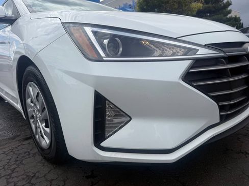 Used 2020 Hyundai Elantra SE w/ Cargo Package (C1) FWD image 9