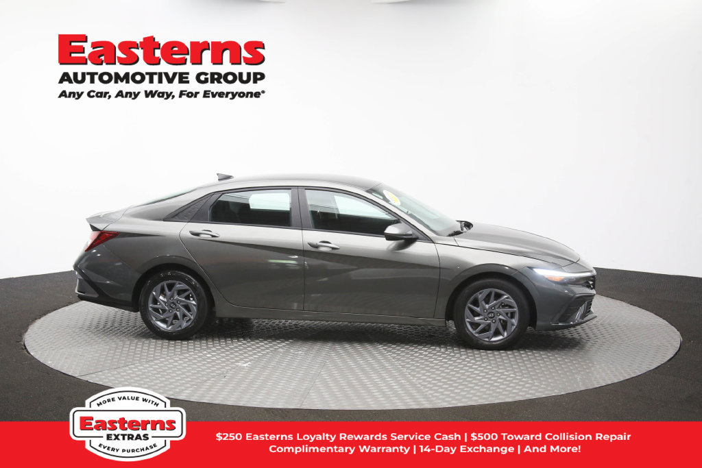 Used 2024 Hyundai Elantra SEL FWD image 45