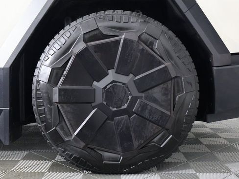 Used 2024 Tesla Cybertruck AWD Crew Cab image 16