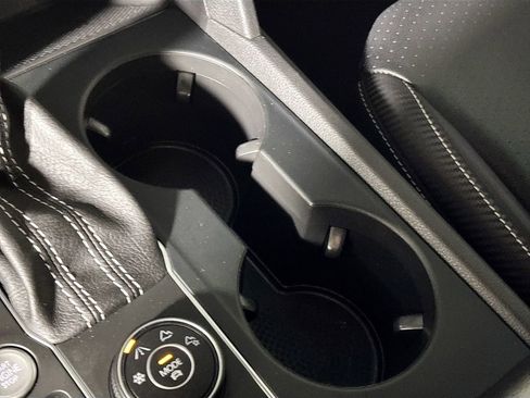 Certified 2021 Volkswagen Atlas Cross Sport SE w/ Panoramic Sunroof Package image 15