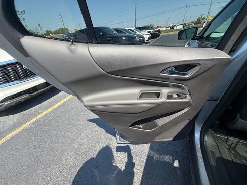 Used 2023 Chevrolet Equinox Premier image 18