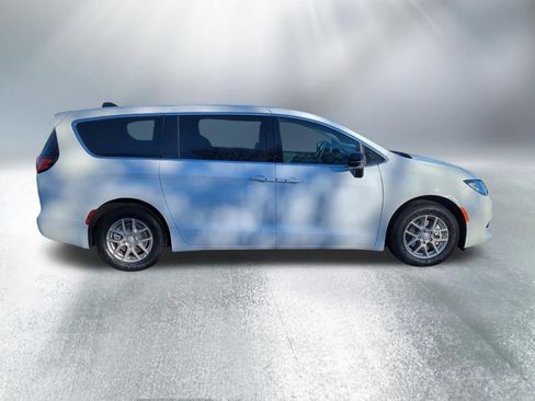 New 2026 Chrysler Voyager LX image 7