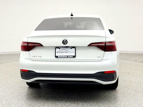 Used 2022 Volkswagen Jetta SE image 6