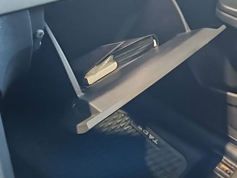 Used 2024 Volkswagen Taos SE image 28