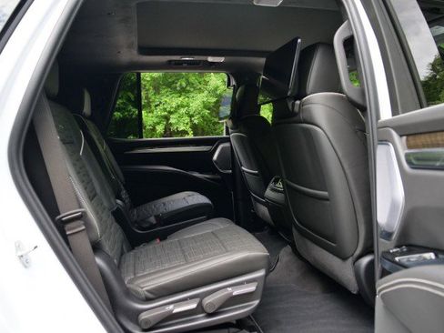 Used 2026 Cadillac Escalade Platinum Sport w/ LPO, ONYX Package AWD/4WD image 45