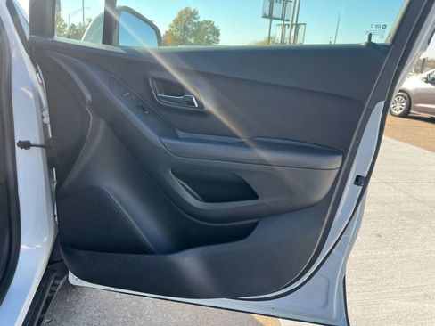 Used 2020 Chevrolet Trax LS w/ Tint and Cruise Package image 18