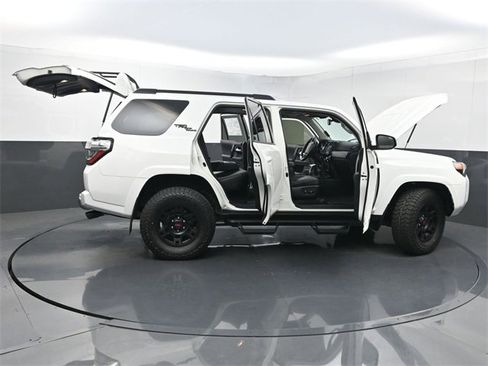 Used 2022 Toyota 4Runner TRD Off-Road Premium image 40