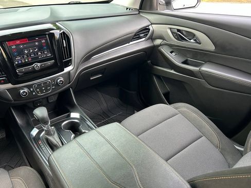 Used 2021 Chevrolet Traverse LS FWD image 12