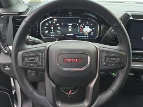 Used 2025 GMC Sierra 1500 SLT image 5
