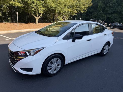 Used 2023 Nissan Versa S FWD image 3