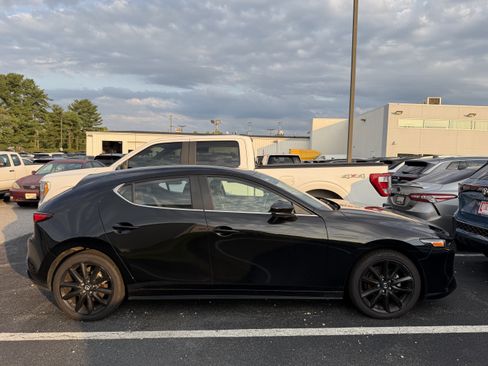 Used 2024 MAZDA MAZDA3 s FWD image 3