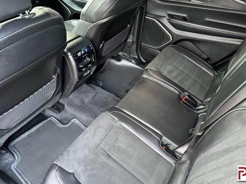 Used 2022 Jeep Grand Cherokee L Laredo image 14