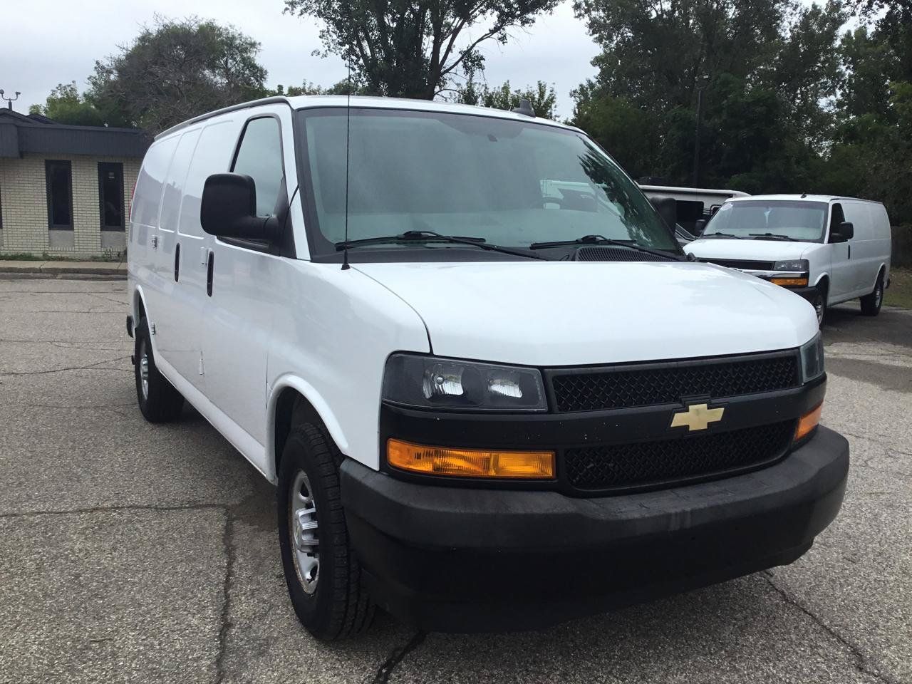 Used 2021 Chevrolet Express 2500 w/ Communications Package RWD image 4