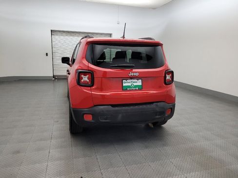 Used 2015 Jeep Renegade Latitude FWD image 6