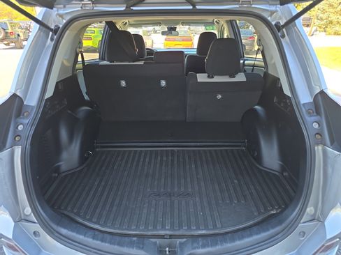 Used 2018 Toyota RAV4 XLE image 5