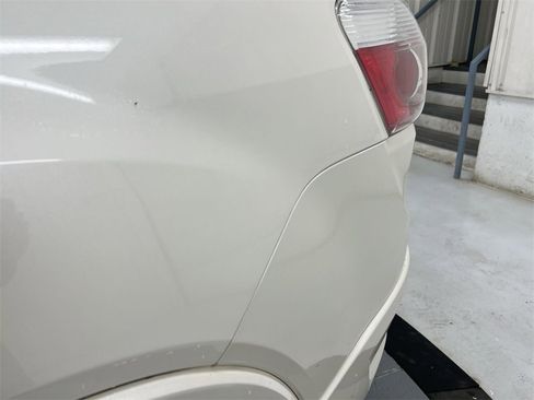 Used 2011 GMC Acadia Denali image 30