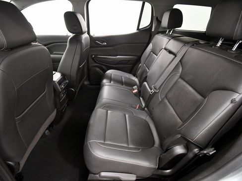 Used 2023 GMC Acadia SLT image 15