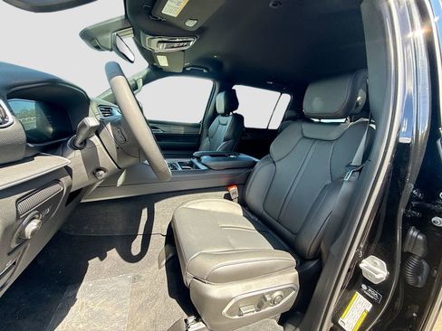 New 2026 Jeep Grand Wagoneer 2WD image 22