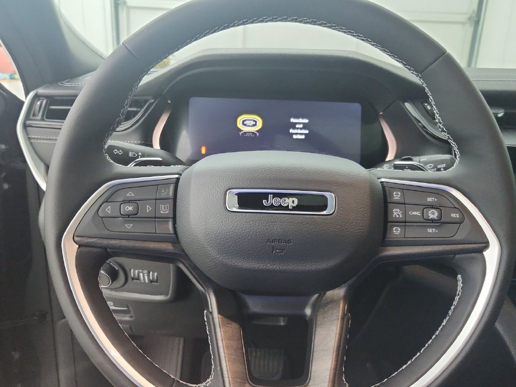 New 2027 Jeep Grand Cherokee Altitude AWD/4WD image 22