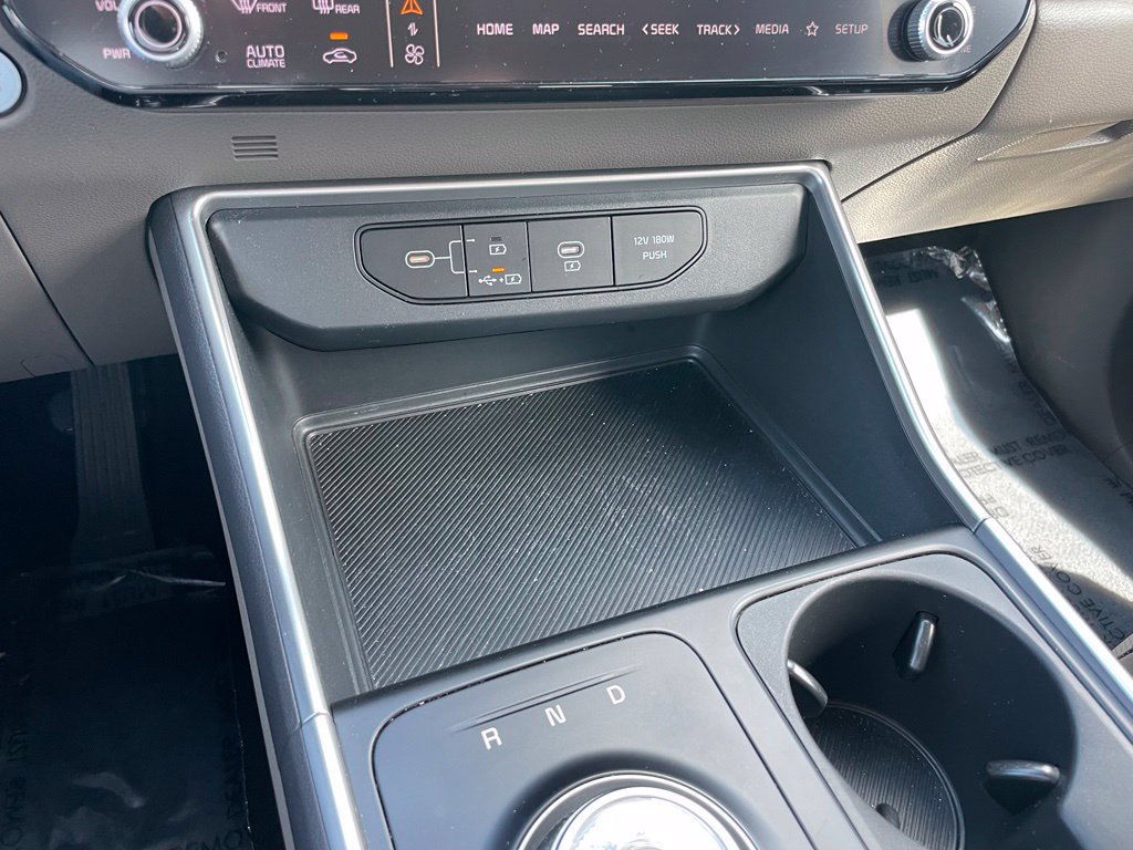 Used 2026 Kia Carnival LXS FWD image 14