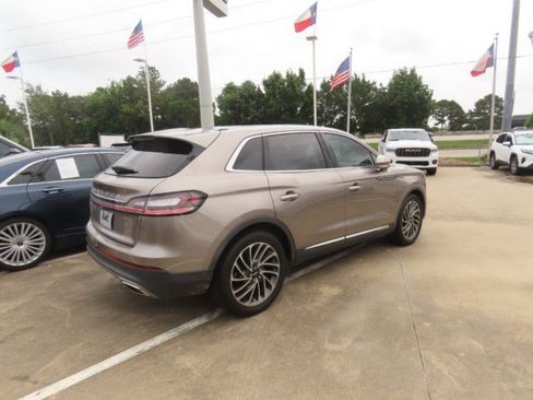Used 2019 Lincoln Nautilus Reserve FWD image 9