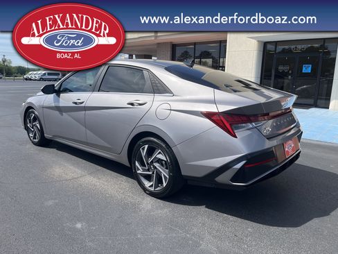 Used 2025 Hyundai Elantra Limited image 2