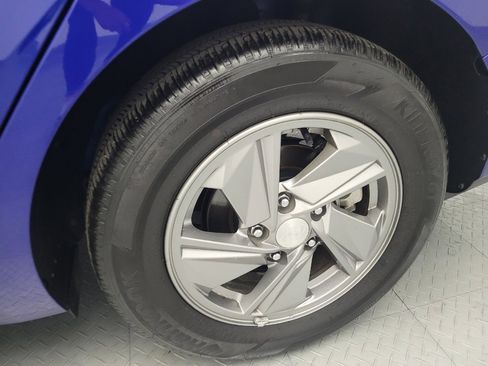 Used 2025 Hyundai Elantra SE FWD image 31