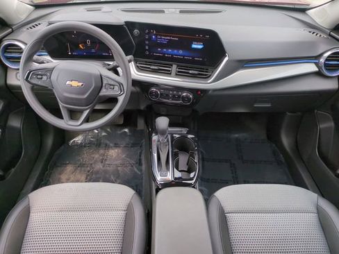 Certified 2025 Chevrolet Trax LT image 16