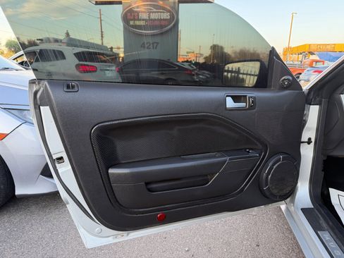 Used 2006 Ford Mustang GT RWD image 5