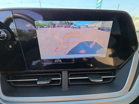 Used 2024 Chevrolet Trax LS w/ LS Convenience Package FWD image 16
