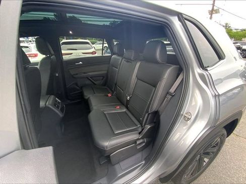 Certified 2023 Volkswagen Atlas Cross Sport SE w/ Panoramic Sunroof Package FWD image 23