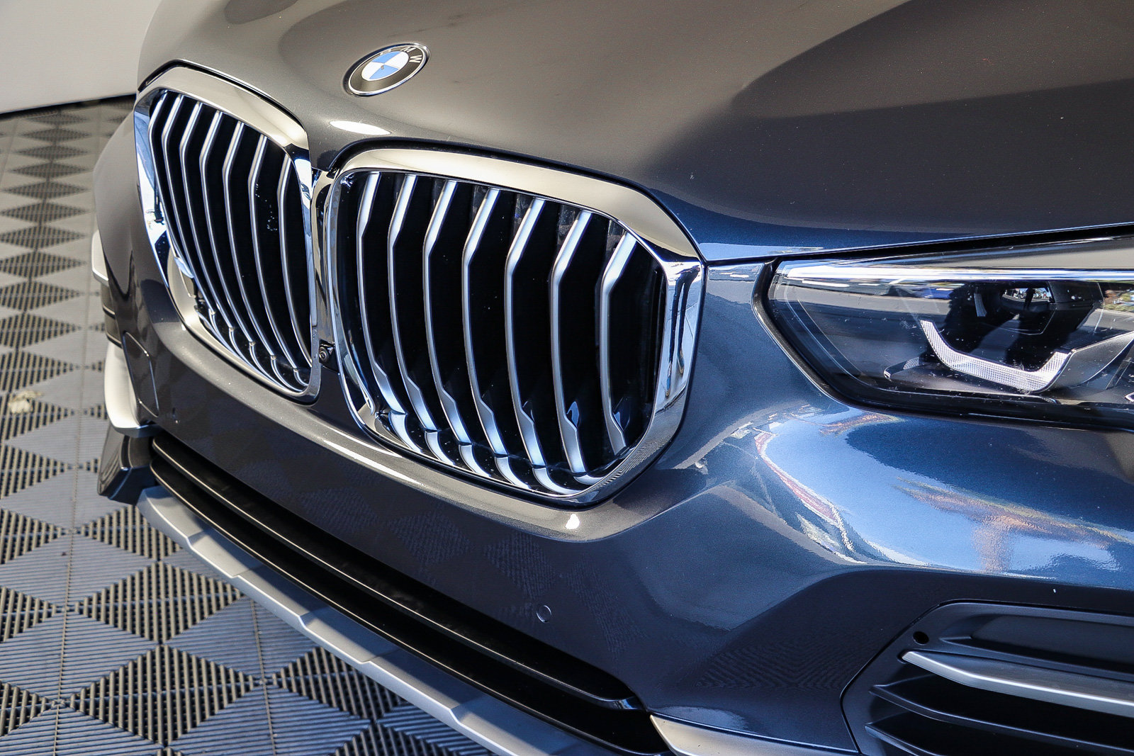 Used 2022 BMW X5 xDrive40i w/ Premium Package AWD/4WD image 5