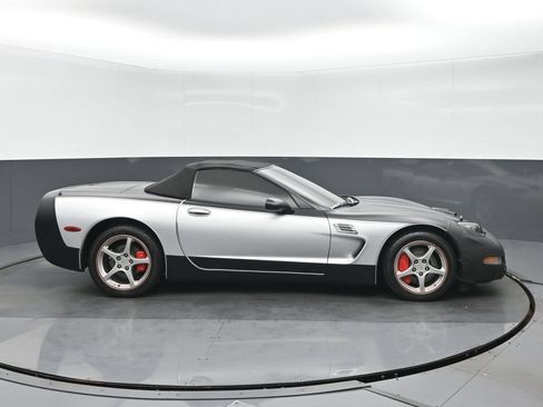 Used 2002 Chevrolet Corvette Convertible w/ Preferred Equipment Group2 RWD image 2