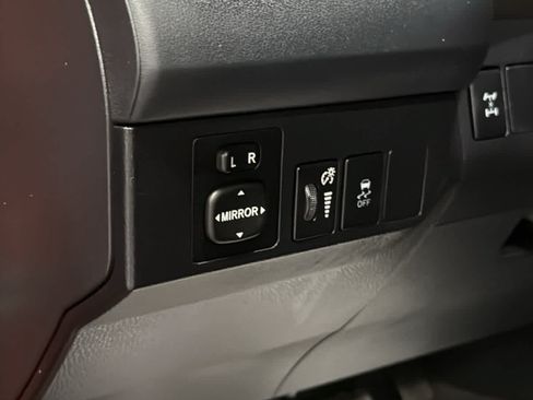 Used 2015 Toyota RAV4 LE AWD/4WD image 21